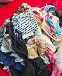 长期出售旧衣服统货，无垃圾！