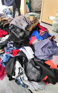 大量回收统货，夏装 冬装 毛衣 鞋子包包 棉花被