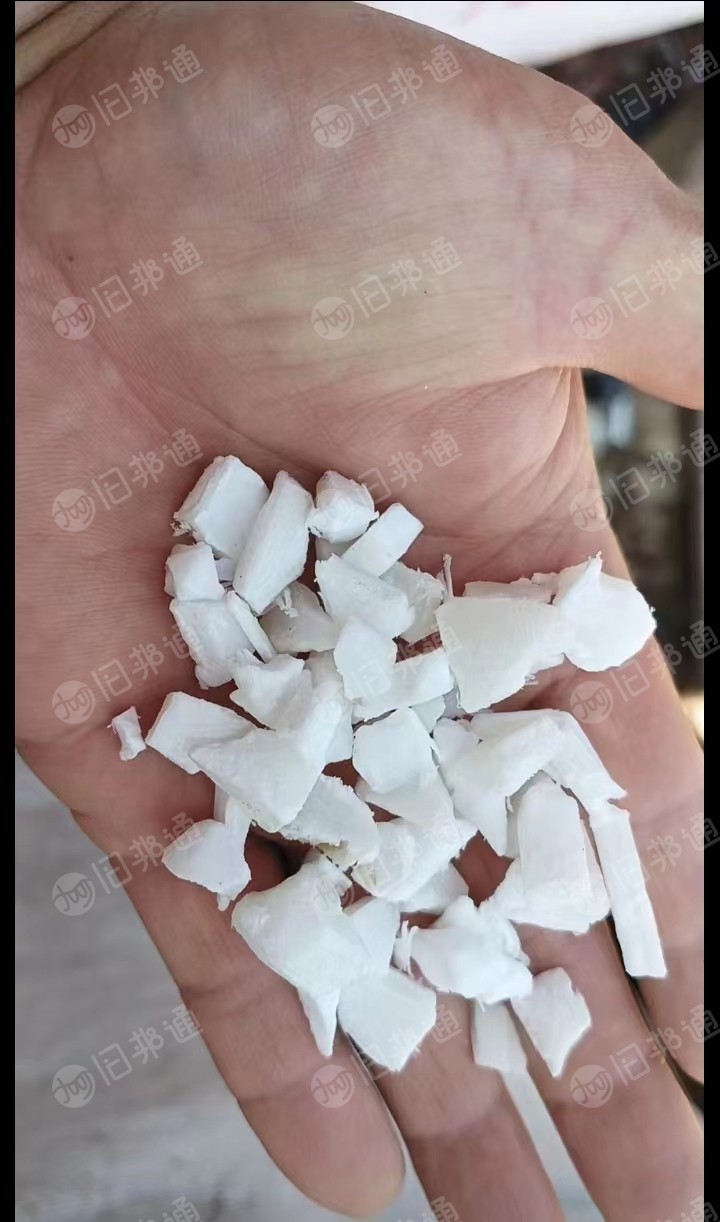出售摩配坐垫破碎料,无字涂料桶破碎料,现货20吨