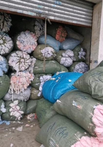 本人专业收购纯棉布角料，针织浅色棉，针织白棉针织米白棉，针织退色纯棉，氨纶浅色棉