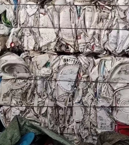 长期出售饭盒压块，涂料桶压块等