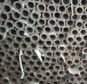 大量回收纸板厂下来的废纸管，二手纸管