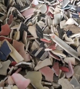 大量出售摩配破碎料，汽车料破碎料，保险杠破碎料等