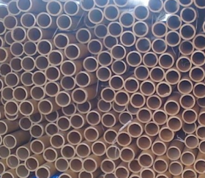 长期收购纸板厂下来的废旧纸管