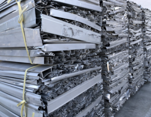 长期收购铝合金门窗料，不含油漆、钉子、塑料膜、防尘条