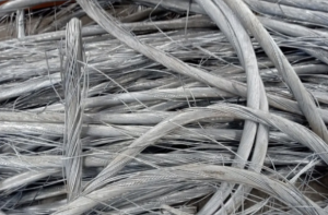 常年大量收购铝电缆料，要求去橡胶皮、钢丝等杂质