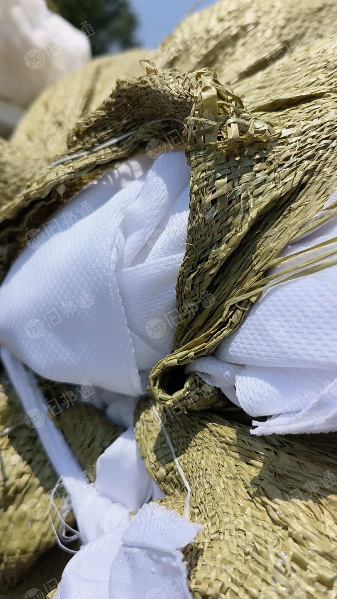 出售白色纯涤化纤碎布,可造泡料,现货20吨