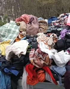 出售旧衣服，旧鞋字，旧棉被，旧包包！