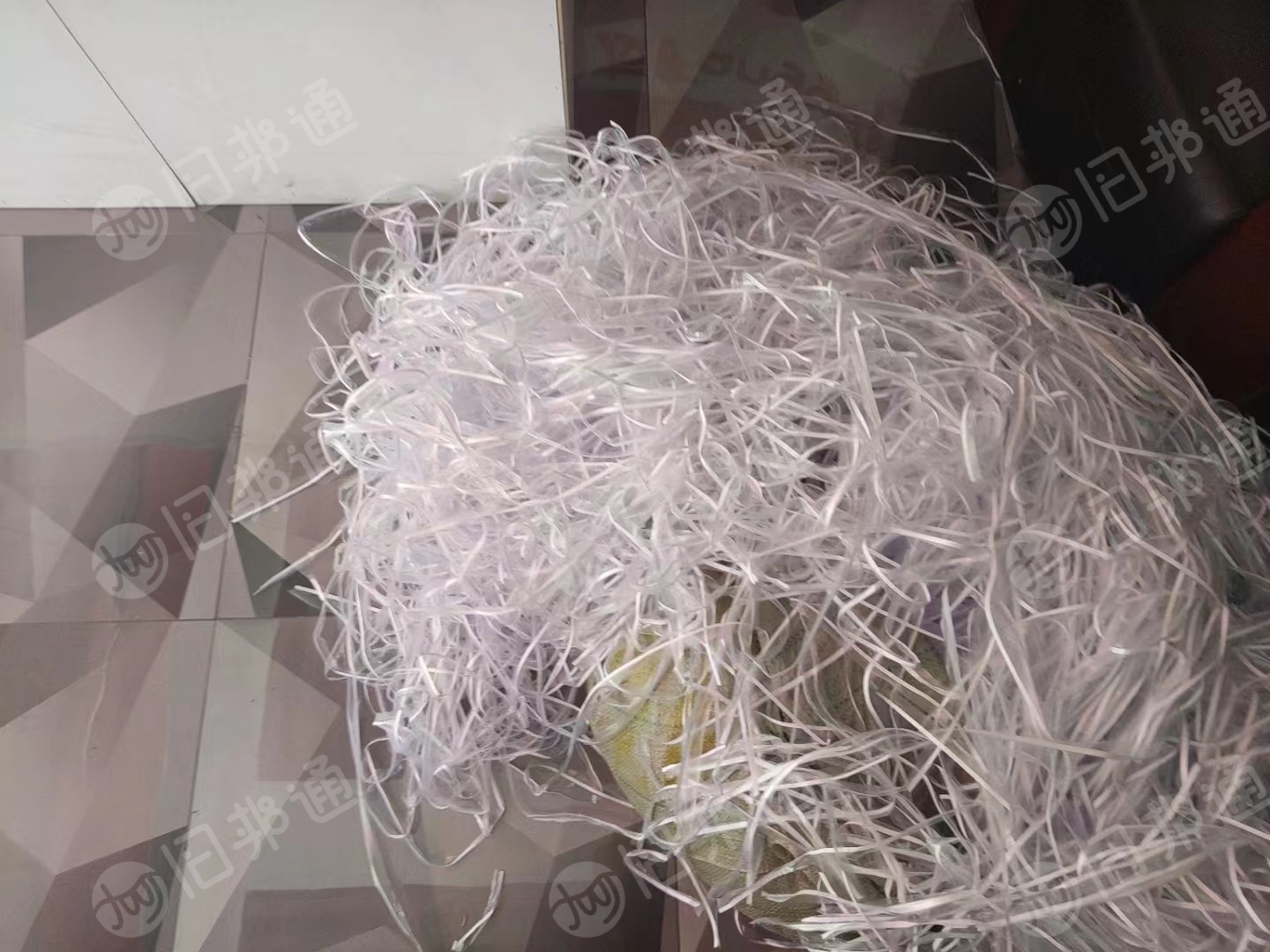 出售淋膜边条PE高压膜,月供50-100吨,出7成料子