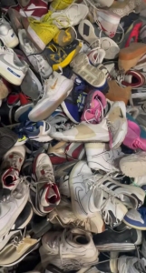 全国无限量收未动头货的优质国际鞋，真皮国际包，大码鞋，精品包，双肩包，书包，凉鞋，童鞋！