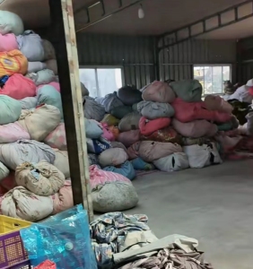 常年回收旧衣服，包包，鞋子，服装尾货等！