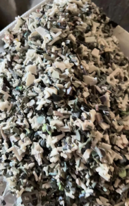 出售PPR破碎料，服装厂用的PP线管破碎料，现货十几吨，长期有货