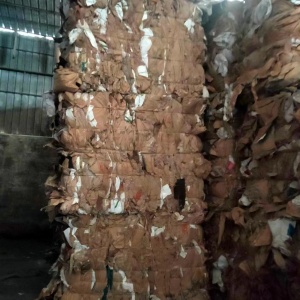 出售食品厂的下来的牛皮纸废料，有带部分膜