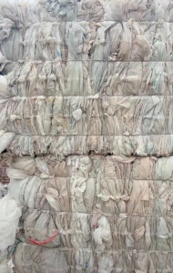 常年出售各种PE膜，废旧大棚膜，二白膜，花膜，杂膜，水洗原料袋等