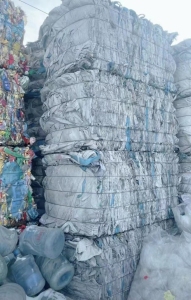 出售杂色废旧编织袋，白色、杂色废吨包