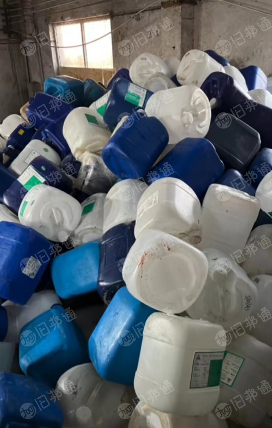 长期大量回收大小蓝桶，周转筐，托盘，白桶，塑料桶等