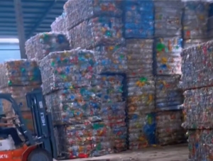 长年回收三色瓶砖，矿泉水瓶压块