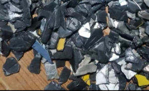 长期生产保险杠破碎料，PP童车破碎料，摩配料，大小黑丙破碎料，质量稳定