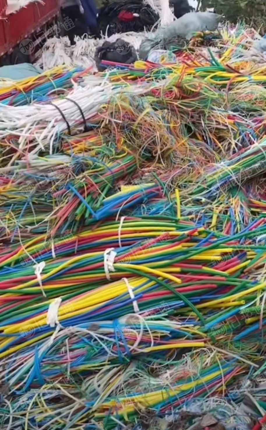 大量回收PVC生料，高温交联电缆皮毛料，电缆皮机头料
