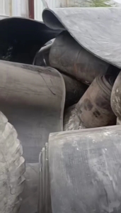 大量回收橡胶杂料，胎毛，三角带，履带