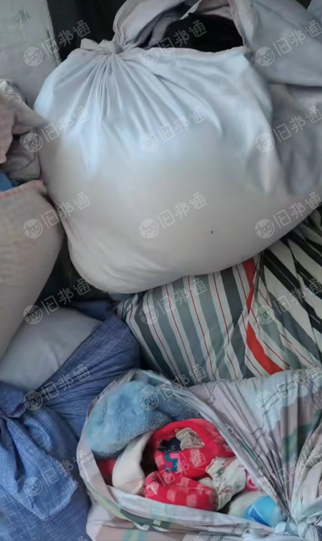安徽长期供应旧衣服统货,鞋子包包!