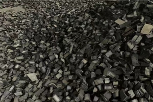 出售轮胎胶块，每月800吨，支持海运