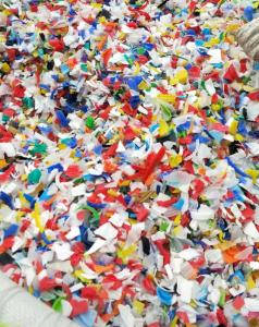 常年大量收购瓶盖毛料和上机料