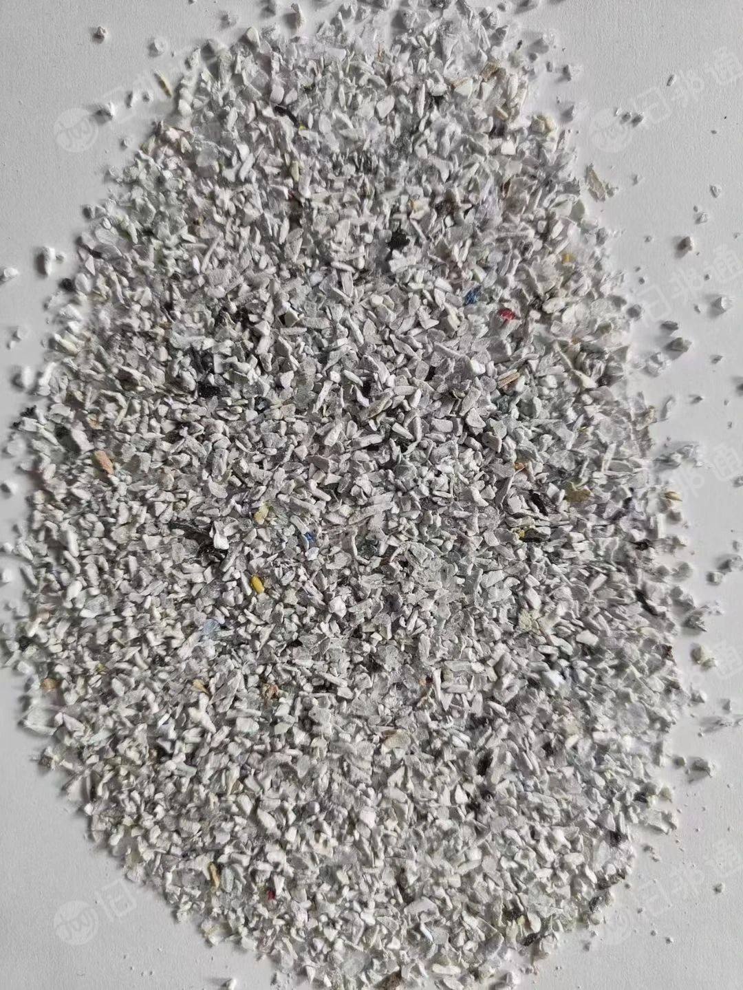 出售欧洲进口冰箱破碎料,PS为主,粉碎的比较细