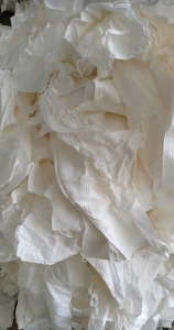 本厂长期回收天丝无纺布，涤棉无纺布，卫材，脱脂棉，纯黑无纺布！