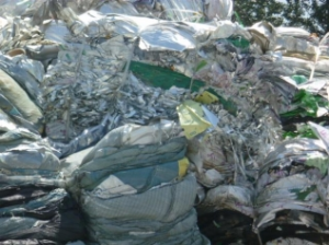 大量求购铝箔复合膜，药厂铝箔复合膜，彩印厂铝箔边角料