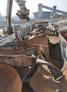 常年大量求购重废，钢板料，钢筋颗粒，10个厚以上熟铁大件