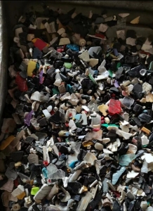 常年供应ABS破碎料，花ABS料，ABS水口破碎料