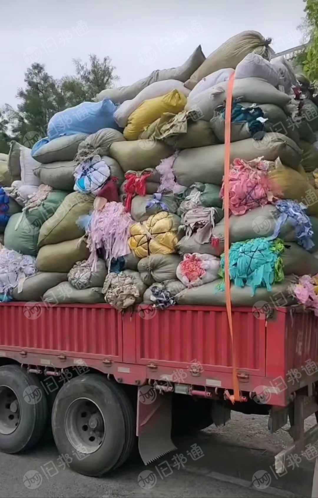 长期大量回收服装厂下脚料,涤纶碎布,氨纶碎布