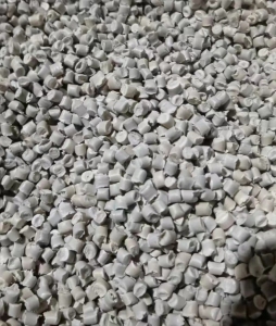 自产自销PP颗粒，白色黑色都有，价格美丽