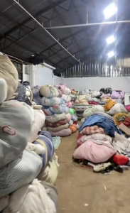 长期稳定供应旧衣服统货及分拣货！