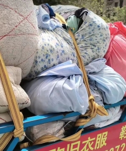 江苏长期供应旧衣服通货鞋子，皮包，毛绒玩具！