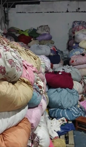 出售旧衣服统货，现货十五吨左右！
