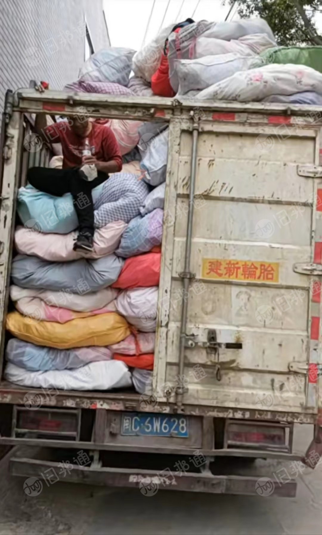 福建地区大量回收旧衣旧鞋旧包!