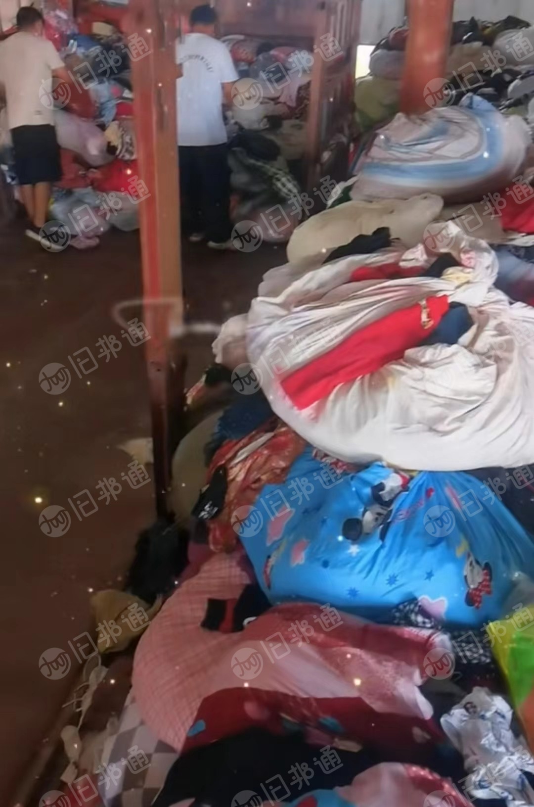 现金回收旧衣服,旧鞋,皮包,内衣,统货,箱子货