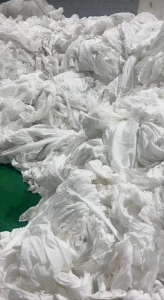 泡料厂长期求购涤纶白色针织料，涤纶拉丝料！