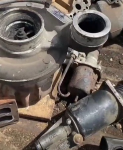 大量回收各种新旧汽车配件，设备件，拆铜拆铝件，大型小型液压泵