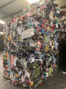 长期大量出售日杂塑料压块，生活杂丙压块，月供几百吨