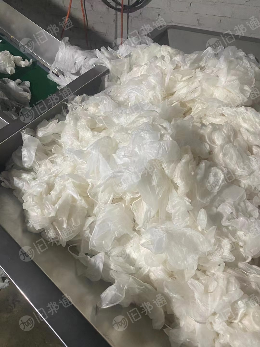 长期求购自然色PVC手套产线废料,带颜色手套废料