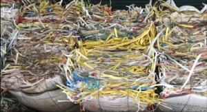 打包站出售PP打包带压块，杂色统货