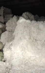 长期出售白色卫生巾边角料，现货几十吨