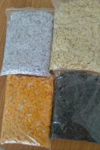 常年出售各种颜色的吸塑片破碎料，包用包退