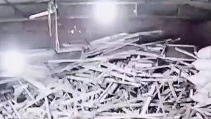 长期出售塑钢毛料，扣板废料