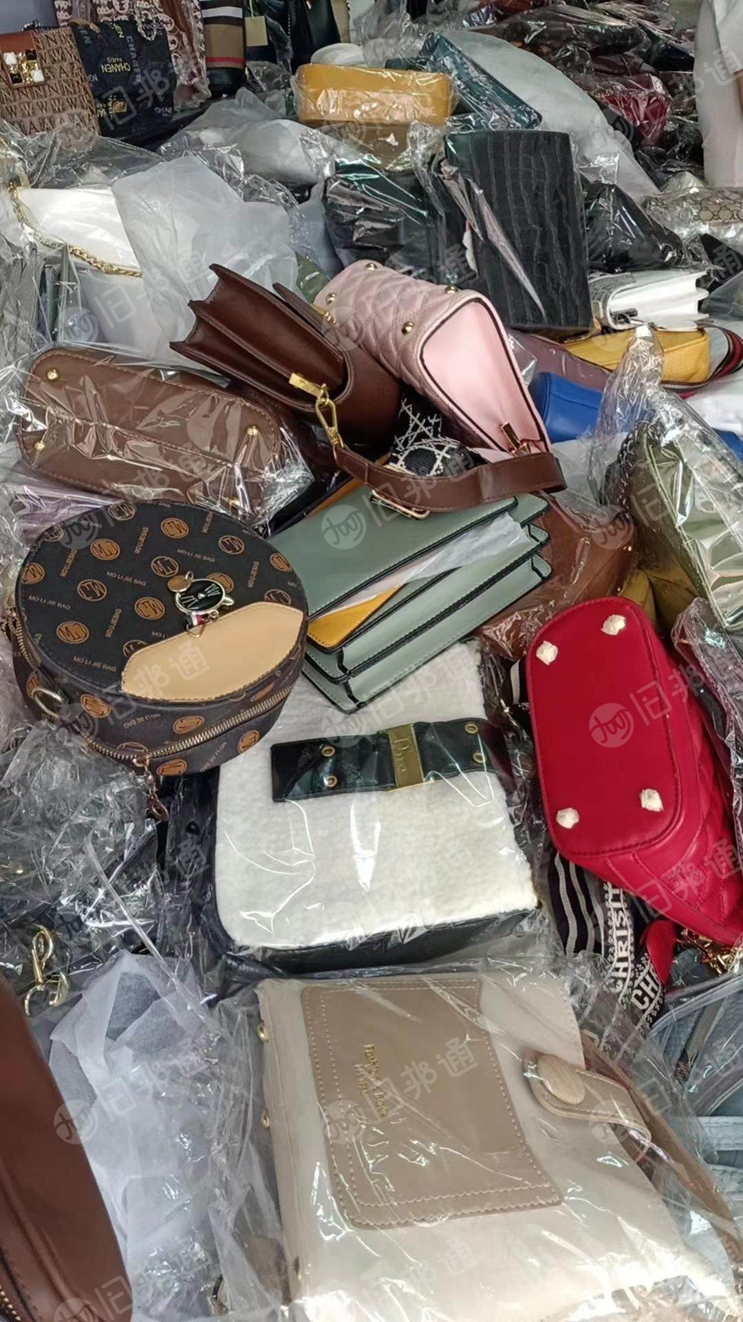 大量购买精品皮包、书包,名牌鞋包、大码运动鞋