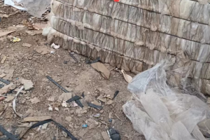 大量出售玻璃钢拆下来的PP/PE复合膜废料