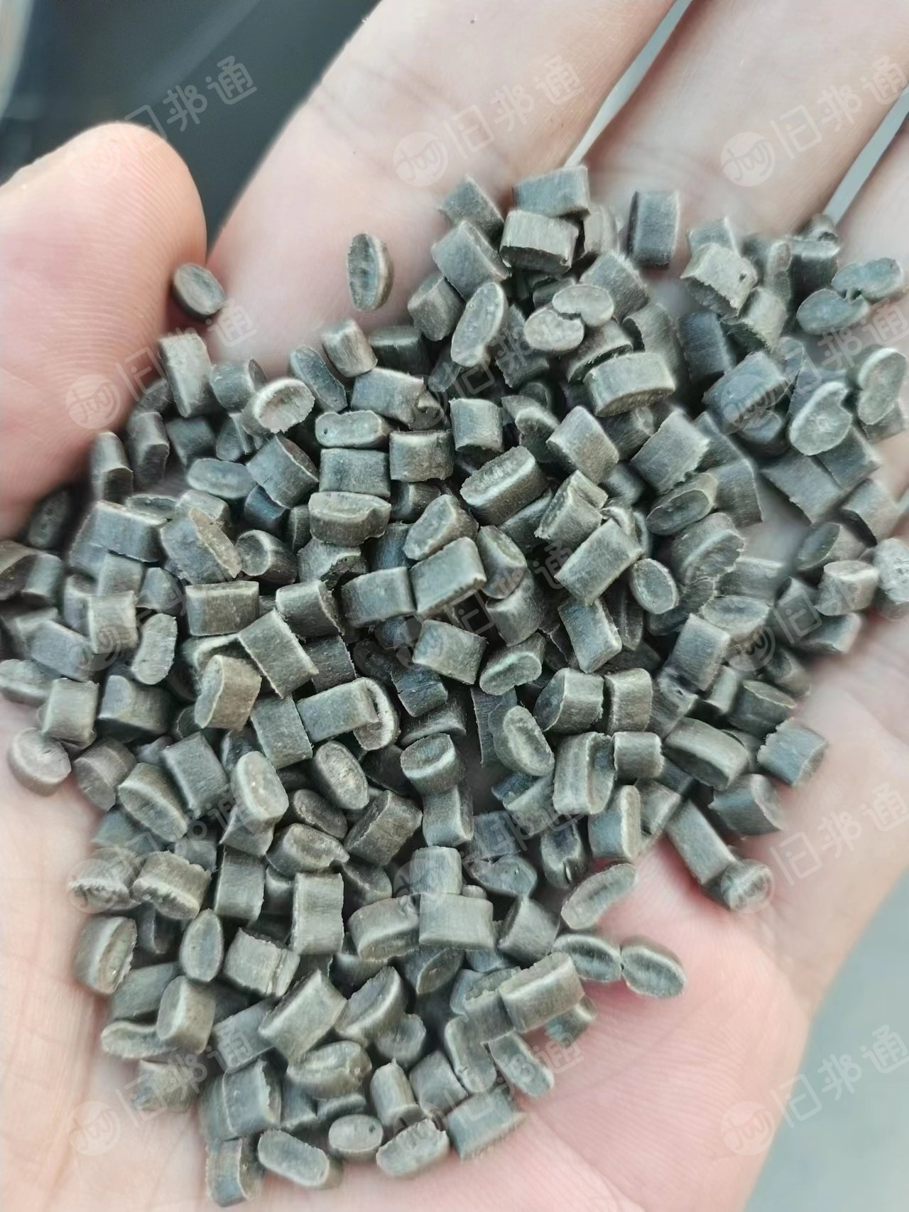 出售PP颗粒,复少量高压/pet,过40目,全漂,2600元/吨
